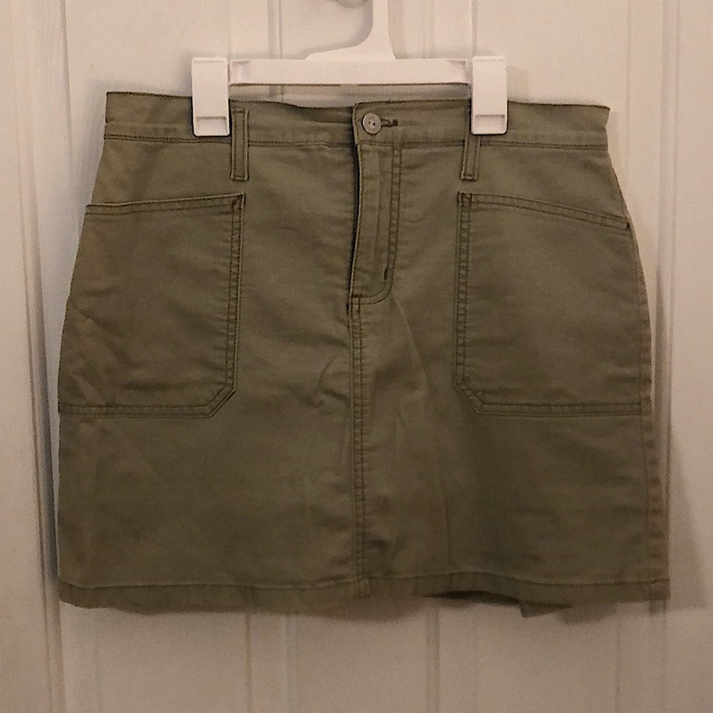 Gloria Vanderbilt Green Skirt/Skort.